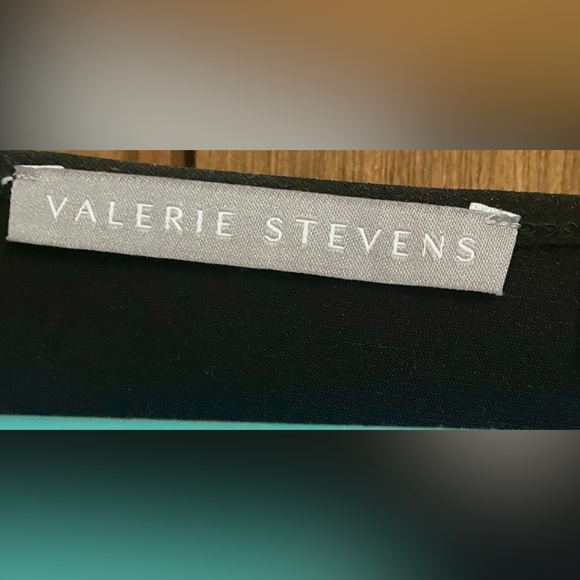 Women Valerie Stevens Black Dress Top w/Pleats & Bell Sleeves Size XL - Picture 2 of 3